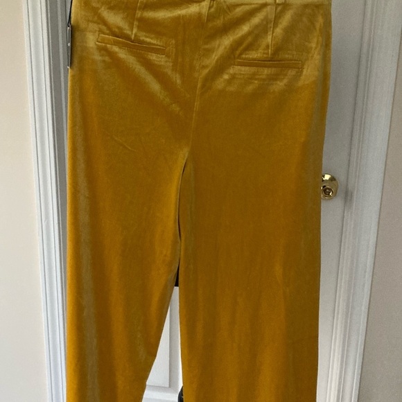 Women’s size large soft, wide leg,velvet, stretch, gold‎ slacks - Picture 3 of 4